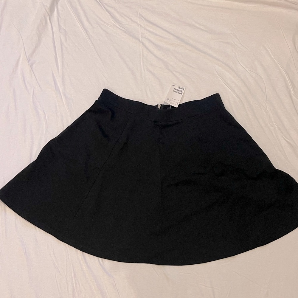 NEVER WORN H&M skater skirt